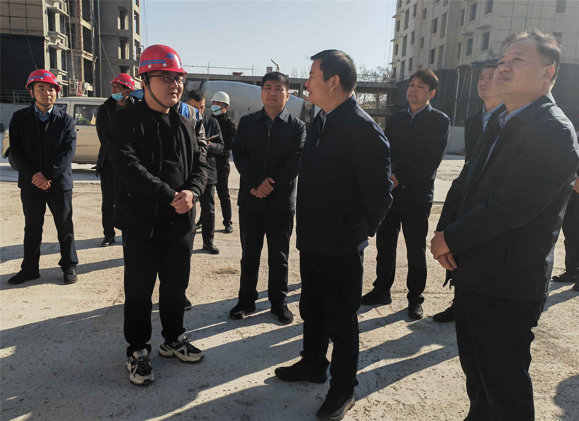 11月25日县长李红民调研项目建设情况.3_副本.jpg