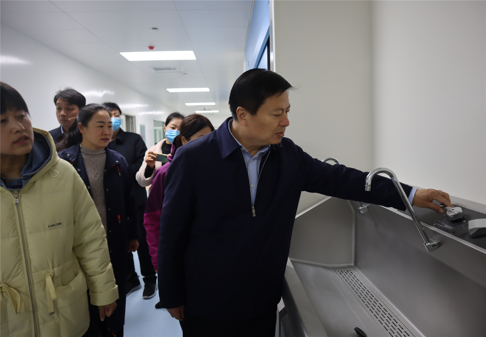 11月25日县长李红民调研项目建设情况.4_副本.jpg