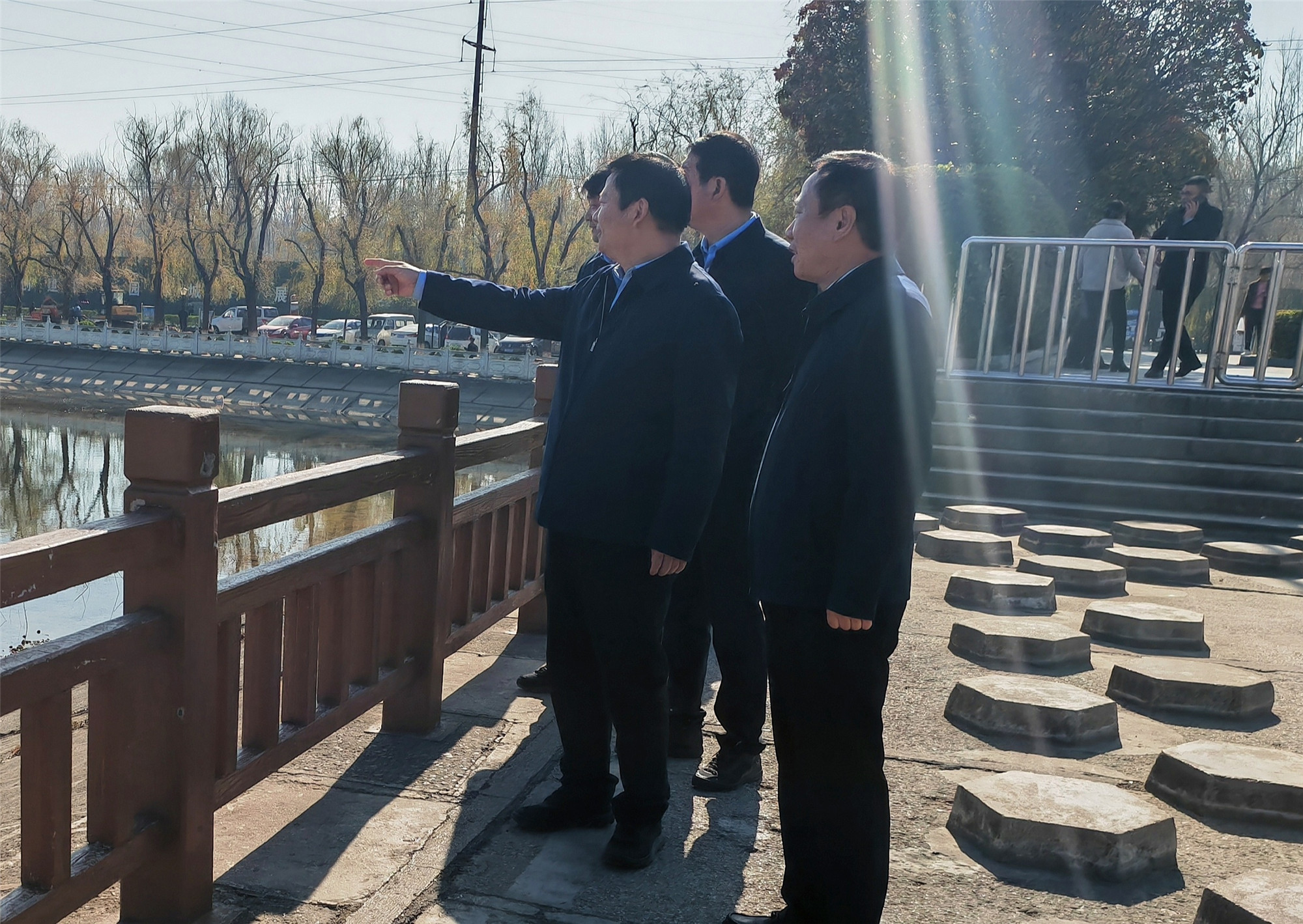 11月25日县长李红民调研项目建设情况.5_副本.jpg