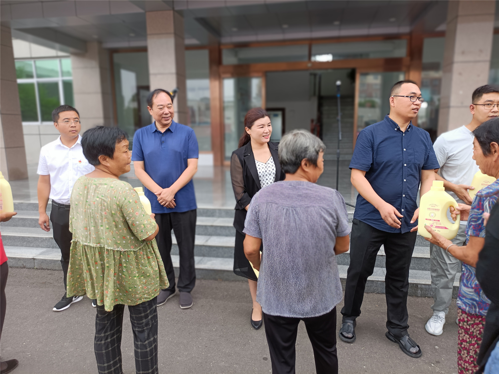 7月28日郏县“关爱女性 巩固脱贫”送健康下乡活动启动仪式在李口镇举办.4_副本.jpg