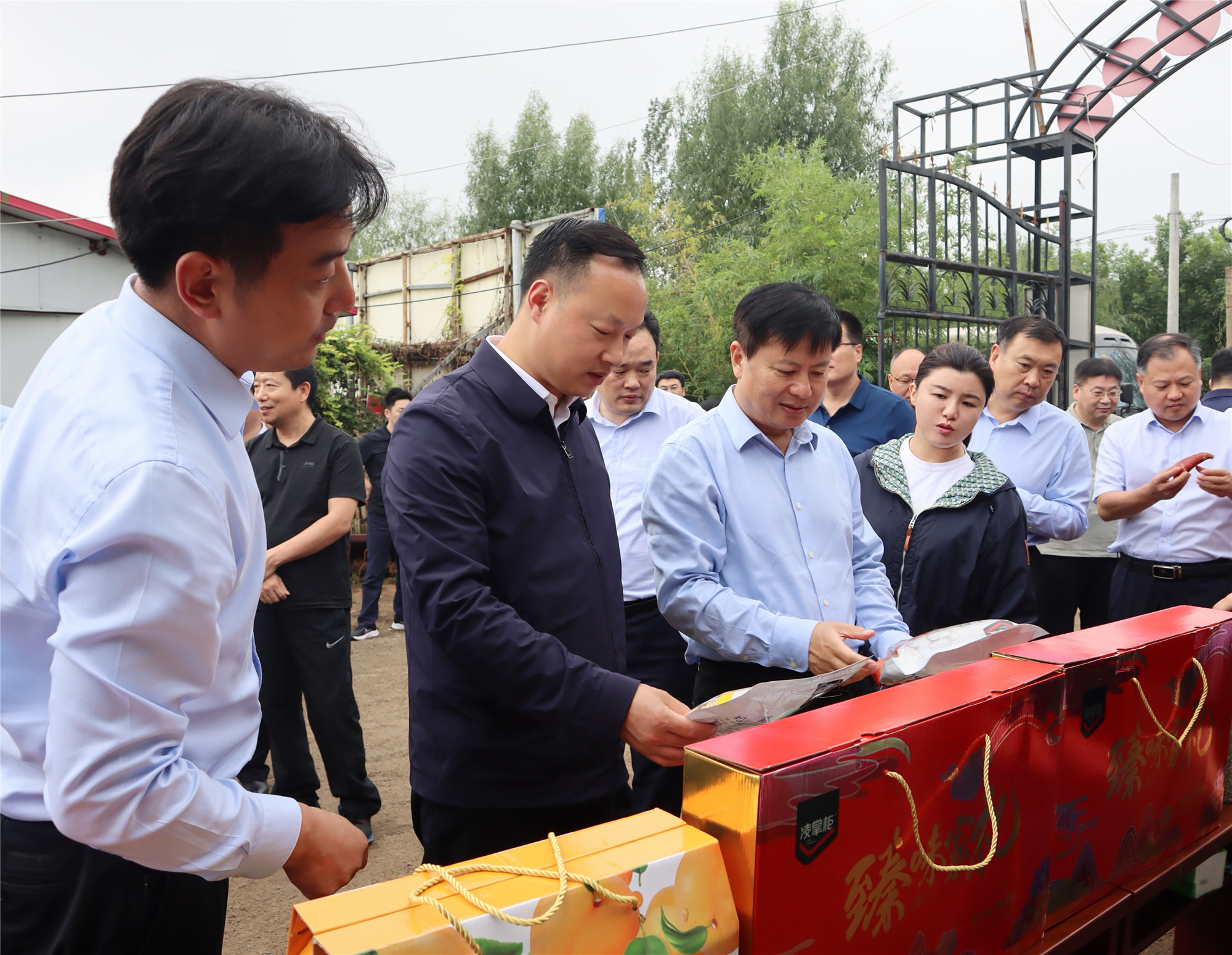 县委书记王景育,县长李红民带队开展全县农村人居环境改善暨农业产业