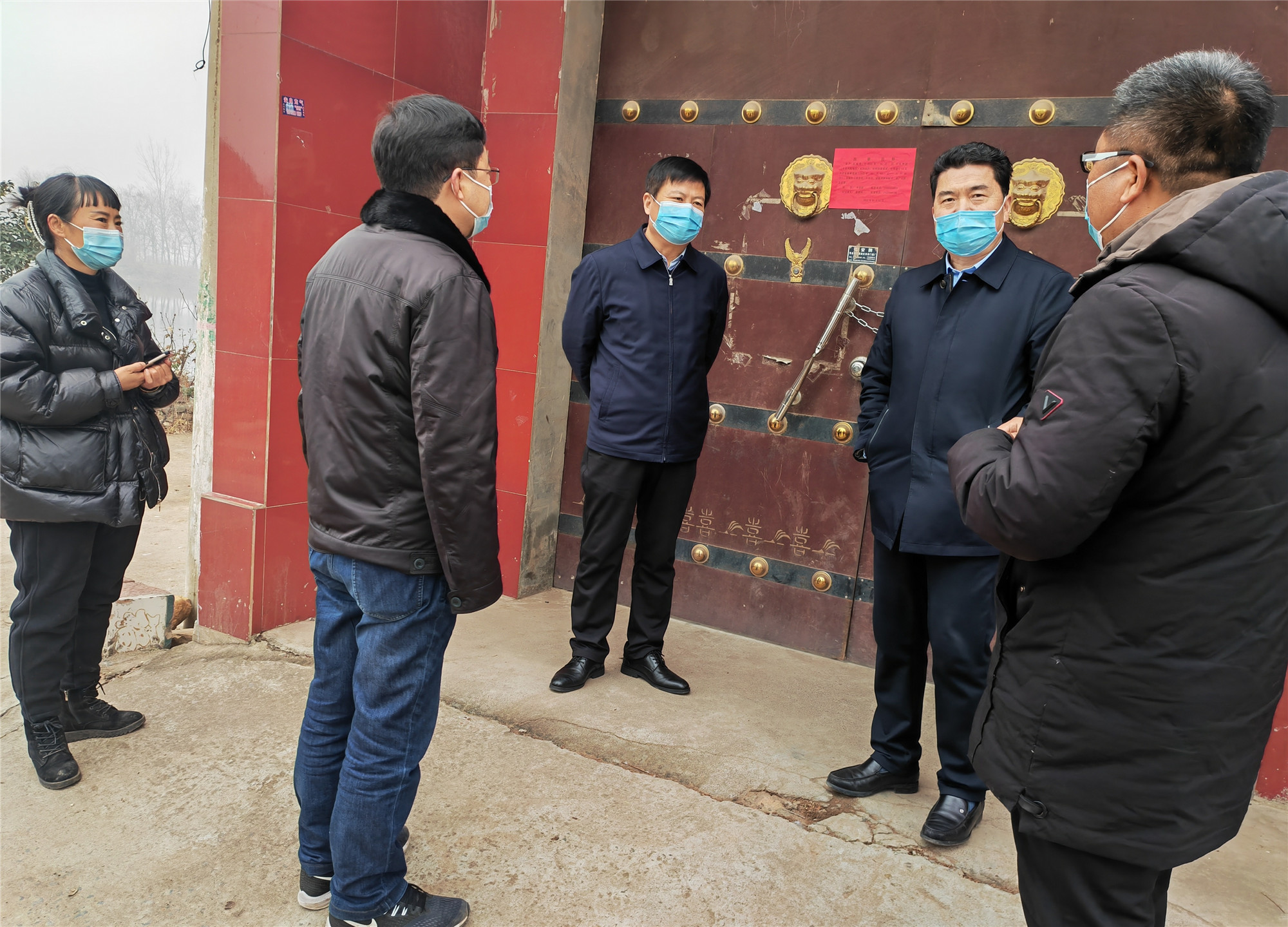 1月11日县长李红民检查督导疫情防控落实情况以及人居环境集中整治等工作.3_副本.jpg