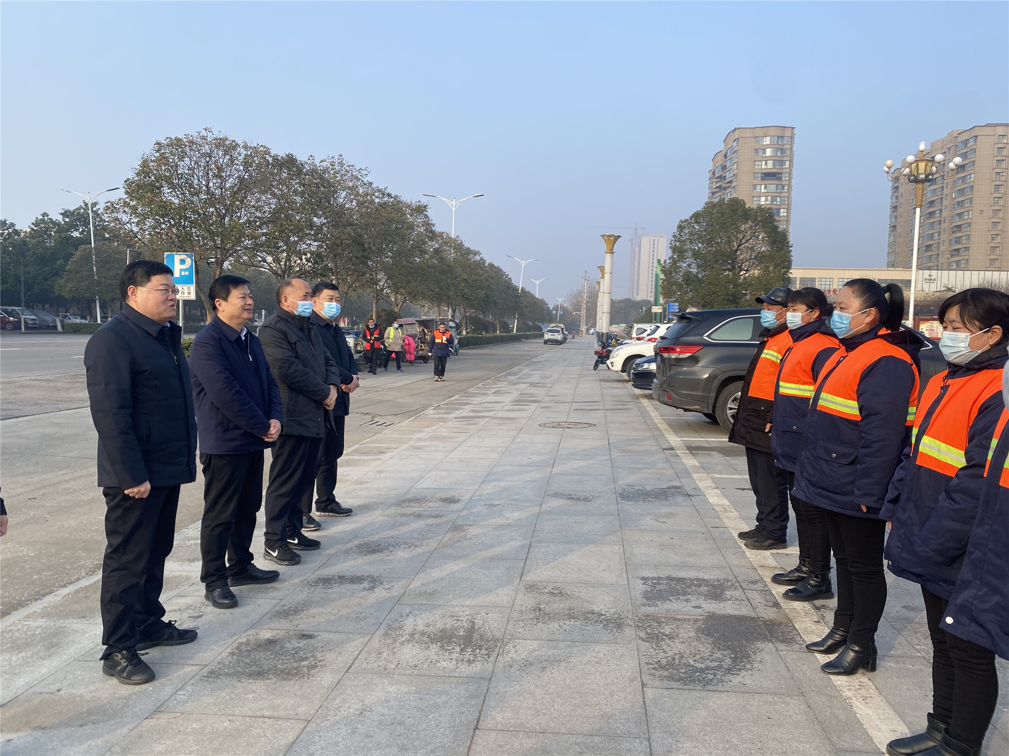 1月31日县长李红民节前看望慰问一线职工并检查指导相关工作.1_副本.jpg