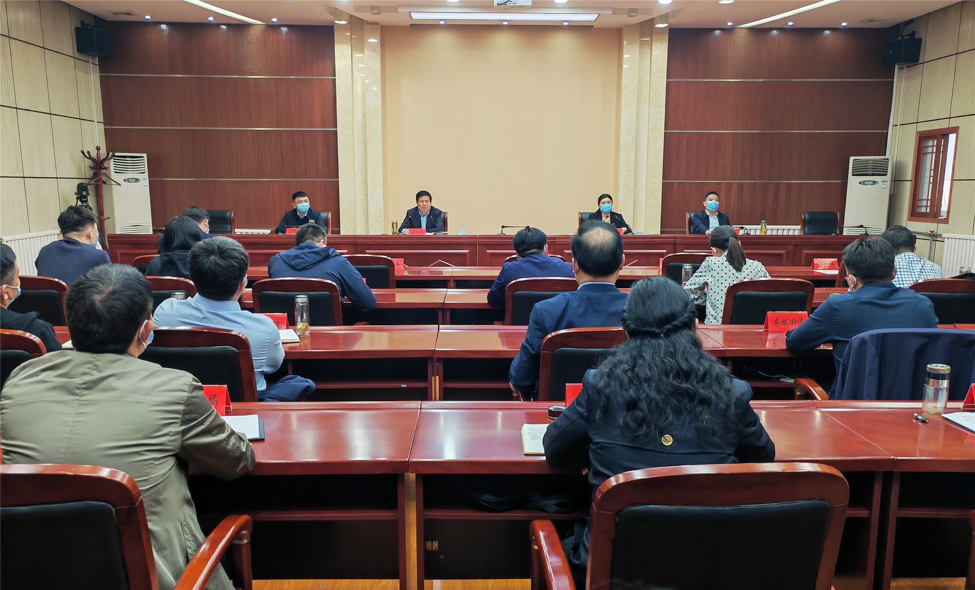 3月12日县长李红民组织收听收看省委新冠肺炎疫情防控工作第十二次专题会 (1)_副本.jpg