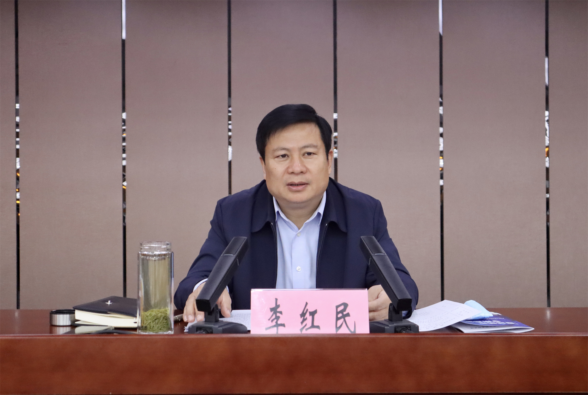县长李红民主持召开贯彻落实省委、市委疫情防控工作会议精神专题推进会02.jpg