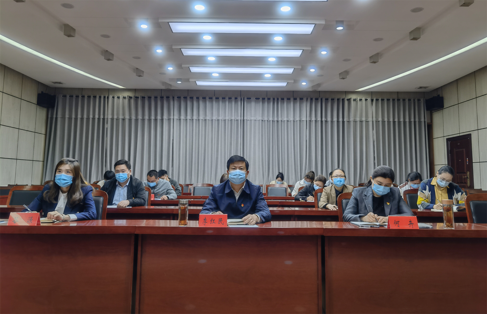 县长李红民组织收听收看庆祝中国共产主义青年团成立100周年大会直播 (1).jpg