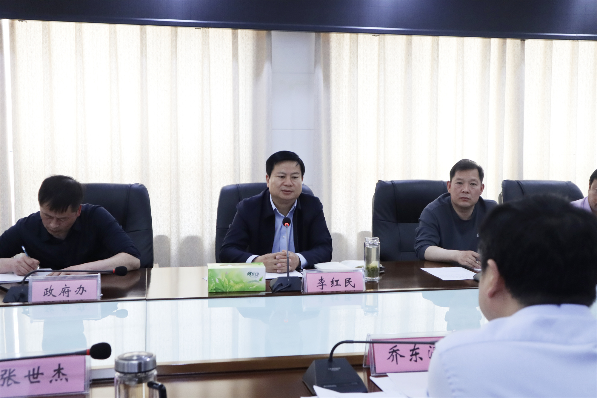 县长李红民到产业集聚区调研 (3).jpg
