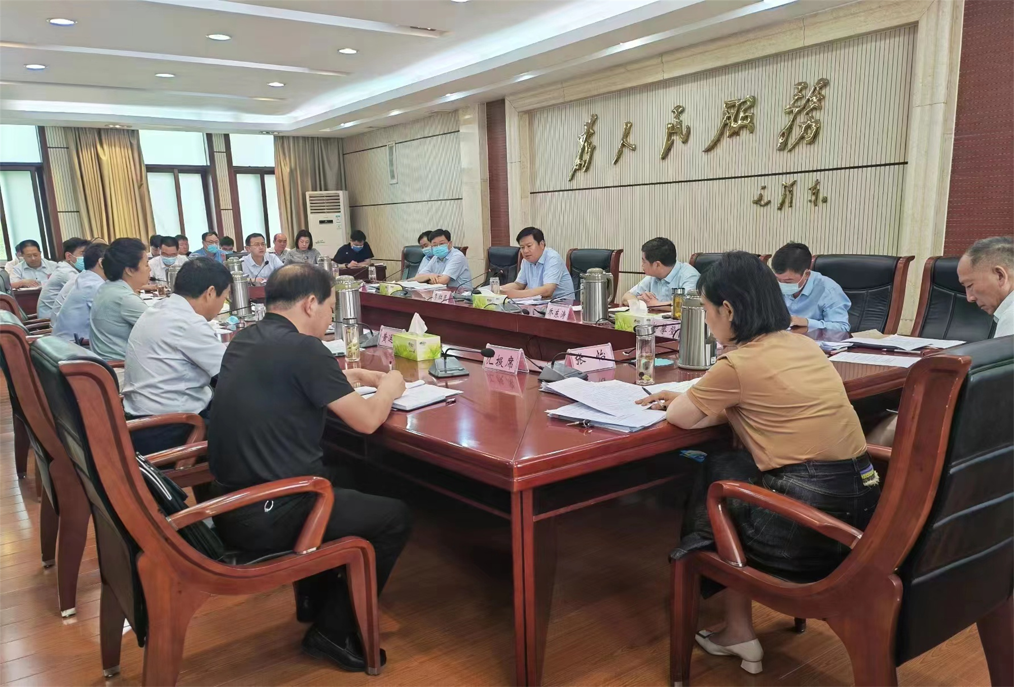 县长李红民主持召开县政府党组2022年第7次集体学习和县政府第2次常务会议.jpg