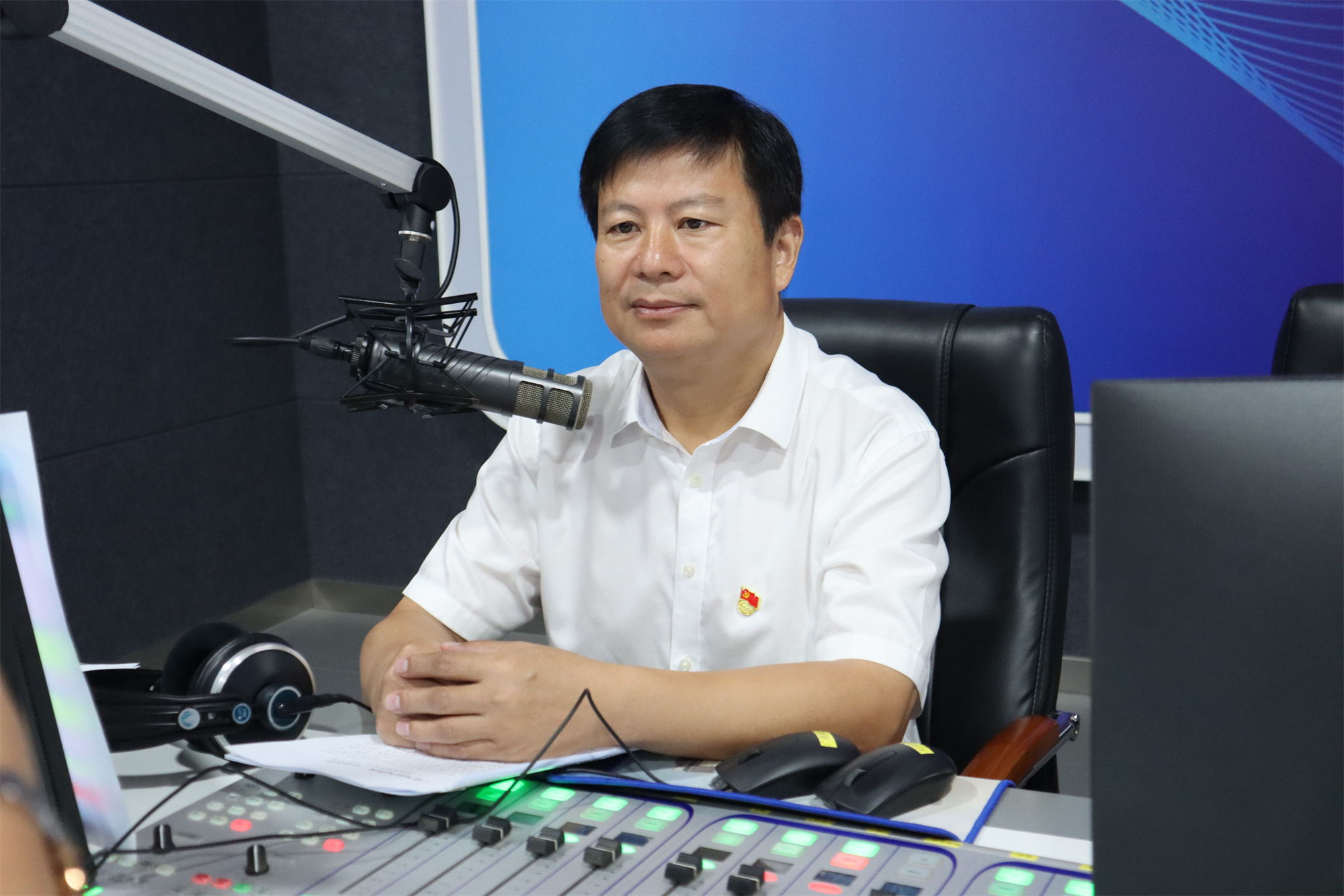 8月25日李红民一行做客平顶山市广播电视台综合广播《党风政风热线》栏目 (2).jpg