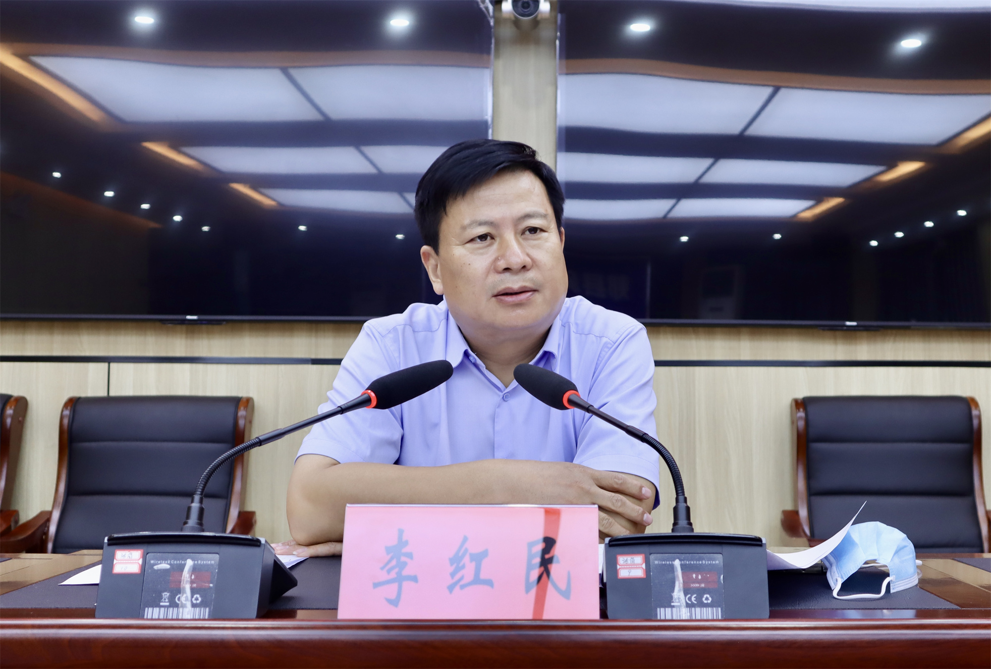 9月18日下午,县长李红民组织收听收看全省疫情防控"
